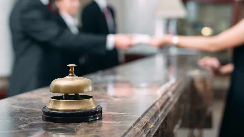 Demtohet turizmi, 75 per qind e hoteleve nuk permbushin nevojat per staf